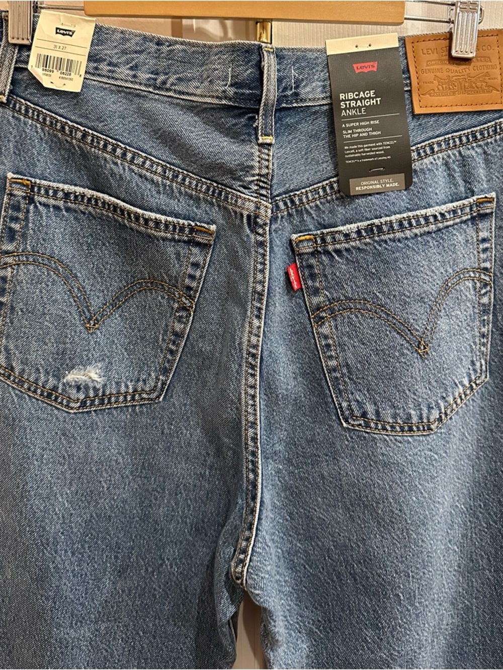 Levi’s Women’s Straight Ankle Jeans - Picture 4 of 7